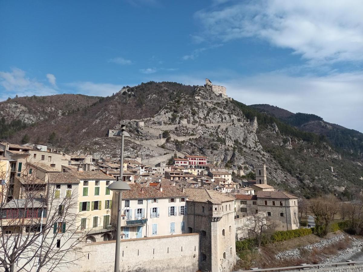 Hotel Le Vauban Entrevaux Bagian luar foto